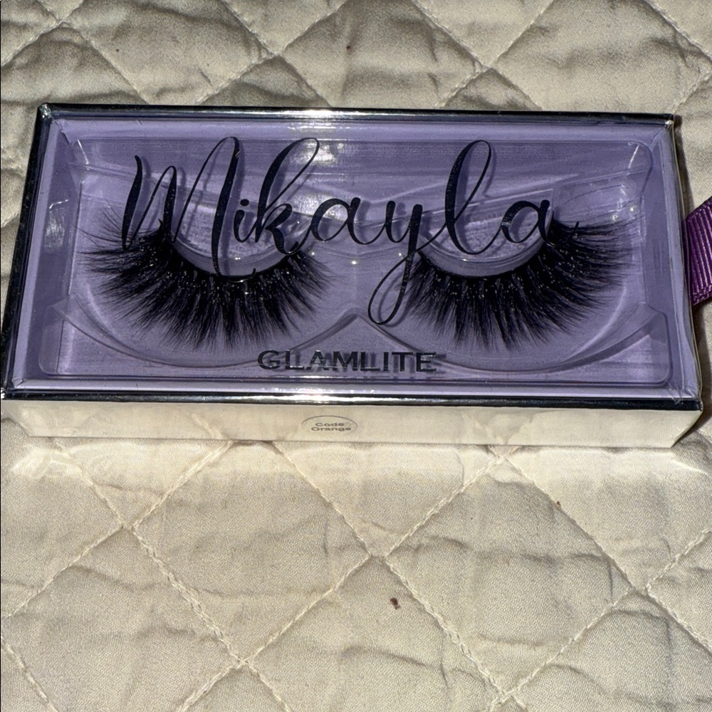Mikayla X Glamlite Lashes — Black